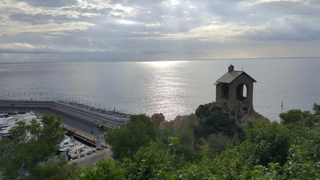 L'Ancora Di Alassio Hotel 0*,