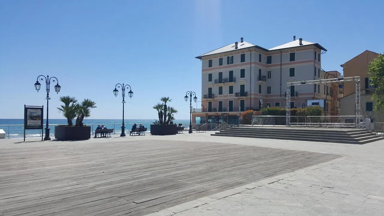 L'Ancora Di Alassio Hotel 0*,